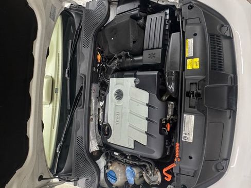 Used 2013 Volkswagen Beetle TDI FWD image 40