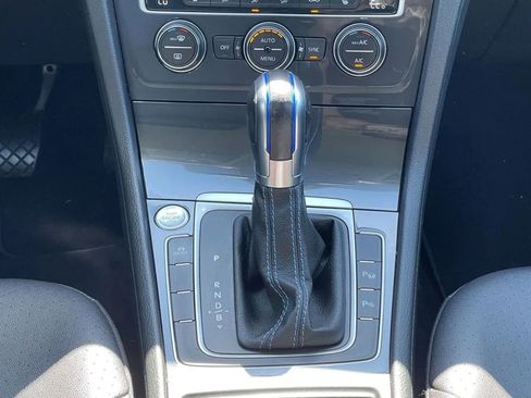 Used 2019 Volkswagen e-Golf SEL Premium image 33
