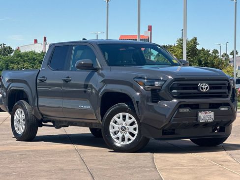 Certified 2024 Toyota Tacoma SR5 AWD/4WD image 2