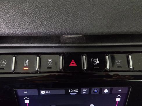 Used 2023 Jeep Grand Cherokee Laredo image 25