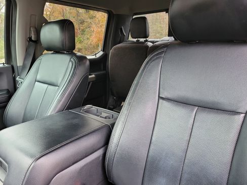 Used 2019 Ford F150 Lariat w/ Trailer Tow Package image 16