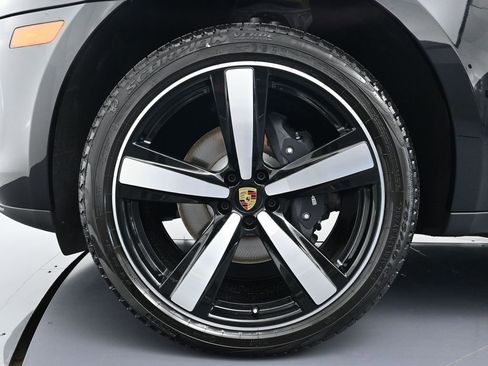 Used 2026 Porsche Macan AWD/4WD image 23