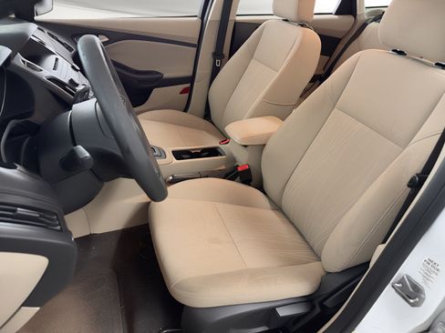 Used 2016 Ford Focus SE FWD image 5