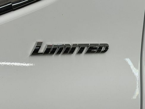 Used 2024 Toyota Tundra Limited AWD/4WD image 37
