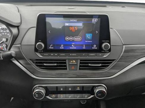 Used 2024 Nissan Altima 2.5 SV FWD image 27