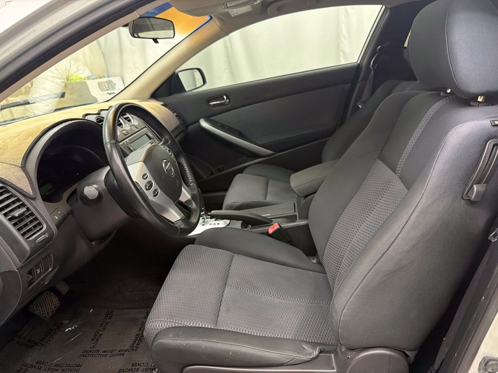 Used 2009 Nissan Altima 3.5 SE FWD image 10