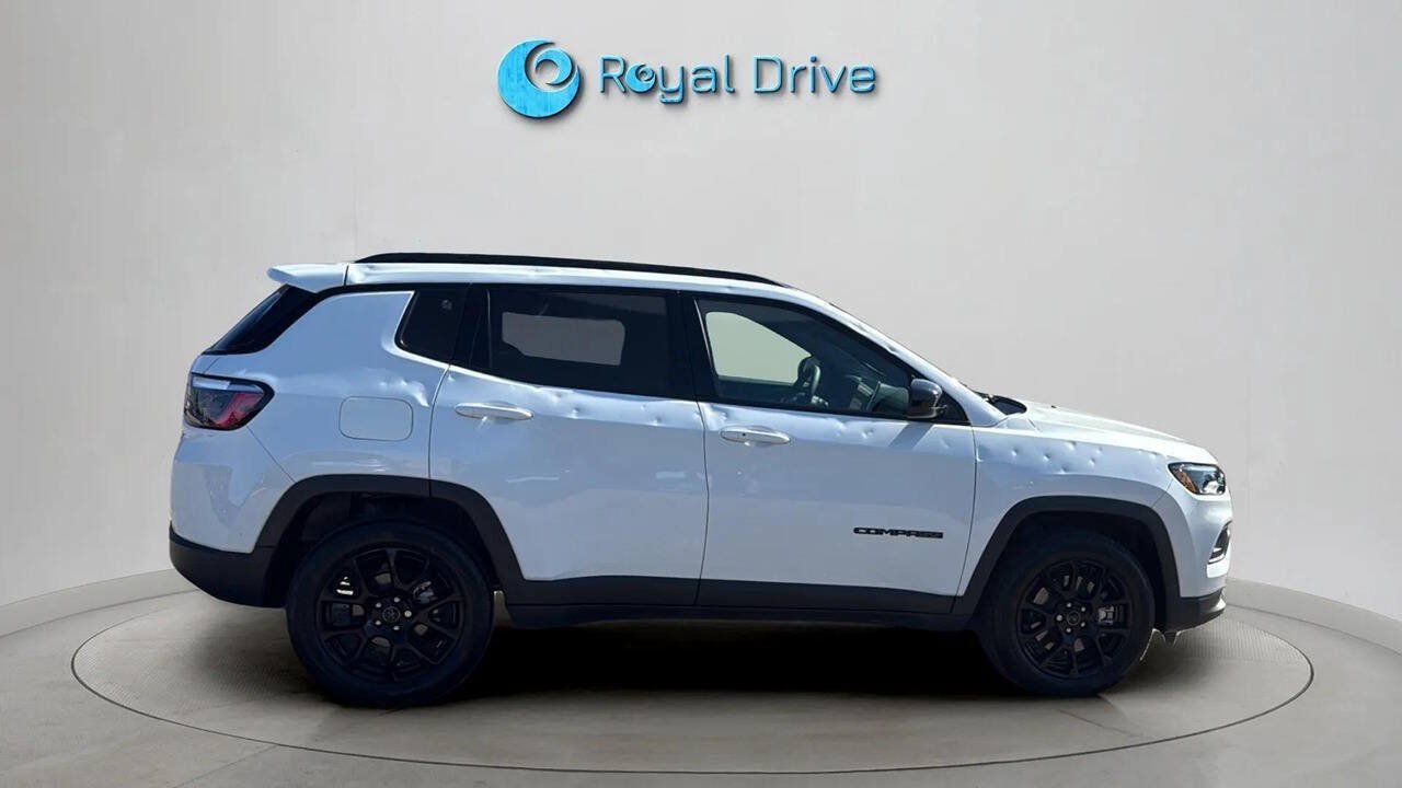 Used 2025 Jeep Compass Latitude w/ Altitude Special Edition AWD/4WD image 7
