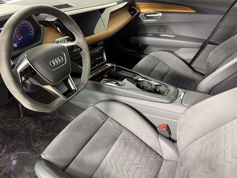 Used 2024 Audi e-tron GT Premium Plus image 9