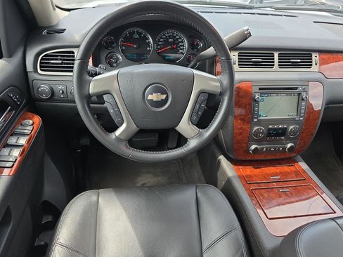 Used 2010 Chevrolet Avalanche LTZ AWD/4WD image 6