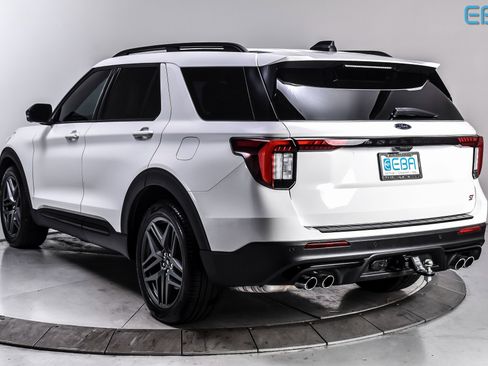 Used 2025 Ford Explorer ST w/ Sun And Sound Package image 5