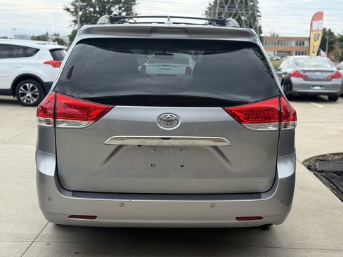 Used 2011 Toyota Sienna XLE image 6