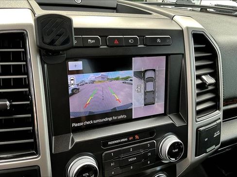 Used 2019 Ford F150 Lariat w/ Equipment Group 502A Luxury AWD/4WD image 17