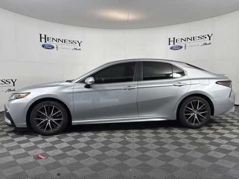 Used 2022 Toyota Camry SE FWD image 20