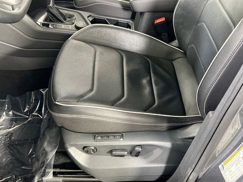 Used 2022 Volkswagen Tiguan SEL R-Line image 19