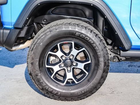 Used 2022 Jeep Wrangler Rubicon w/ Cold Weather Group AWD/4WD image 12