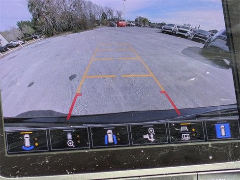 Used 2023 Chevrolet Equinox LT image 23