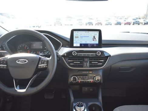 Used 2022 Ford Escape SE w/ SE Sport Appearance Package image 32