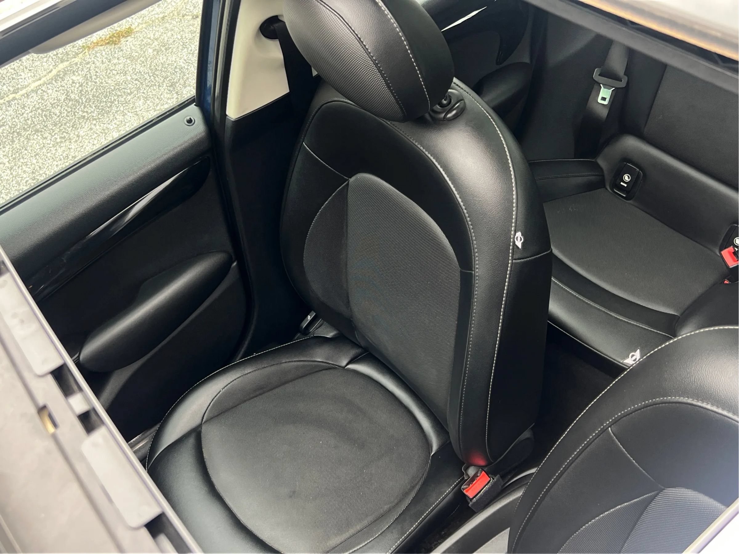 Used 2015 MINI Cooper 4-Door Hardtop FWD image 22