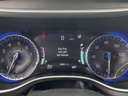 Used 2024 Chrysler Pacifica Touring-L FWD image 13