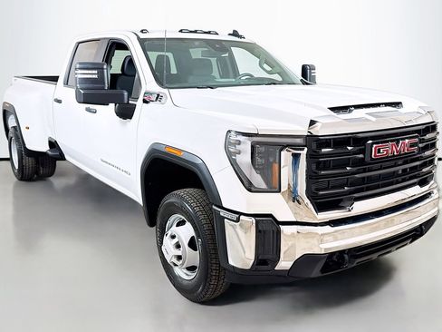 Certified 2026 GMC Sierra 3500 Pro AWD/4WD image 3