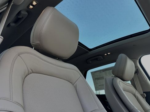 New 2024 Lincoln Corsair Reserve w/ Equipment Group 202A image 15