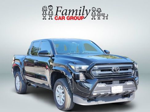 Used 2025 Toyota Tacoma SR5 AWD/4WD image 2