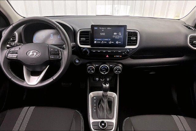 Used 2025 Hyundai Venue SEL FWD image 15