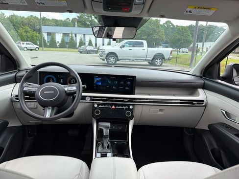 Used 2025 Hyundai Tucson SEL FWD image 8