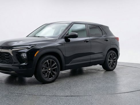 Used 2025 Chevrolet TrailBlazer LT image 3