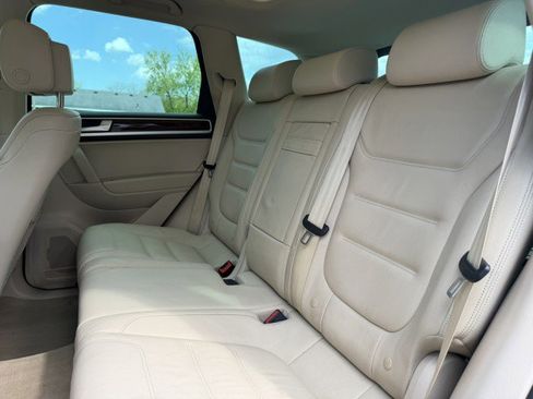 Used 2013 Volkswagen Touareg Executive image 21
