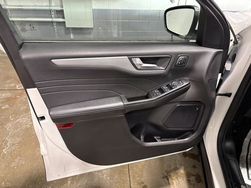 Used 2023 Ford Escape Platinum w/ Premium Technology Package image 17