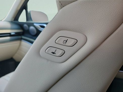 Used 2025 Genesis GV80 2.5T Advanced AWD/4WD image 16