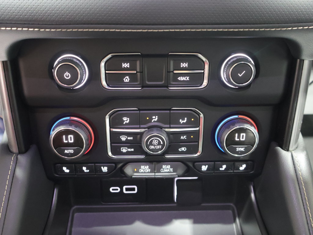 Used 2024 Chevrolet Tahoe Premier AWD/4WD image 33