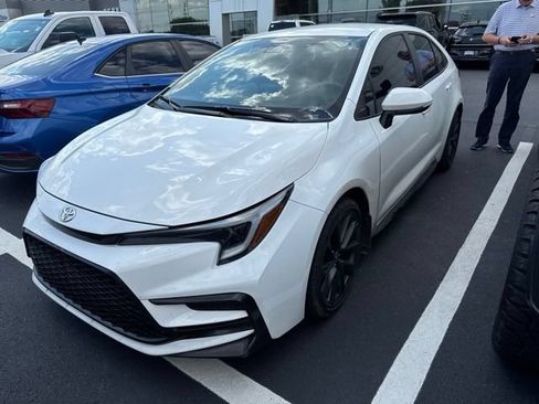 Used 2025 Toyota Corolla SE FWD image 1