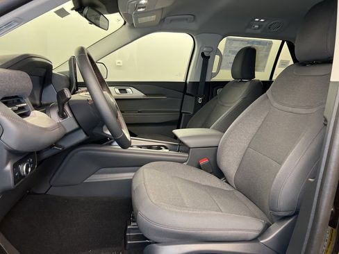 New 2025 Ford Explorer Active image 23