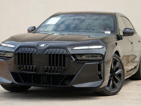 Used 2023 BMW 740i w/ Executive Package RWD image 3