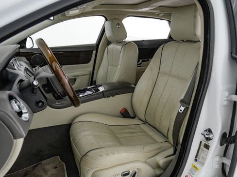 Used 2012 Jaguar XJ L image 31