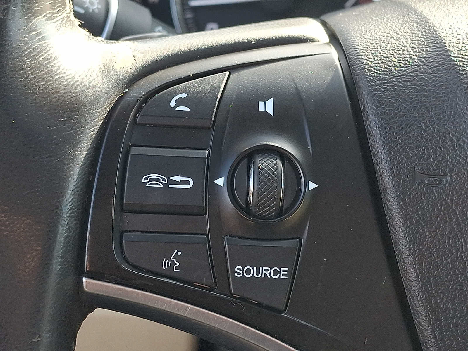 Used 2015 Acura MDX w/ Technology Package AWD/4WD image 22