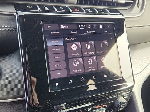 Used 2025 Jeep Grand Cherokee Laredo image 15