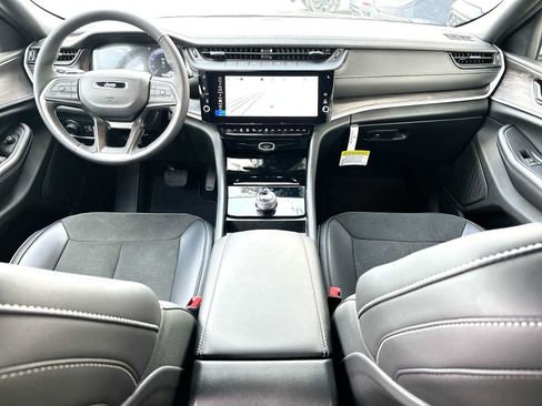New 2026 Jeep Grand Cherokee Altitude RWD image 25