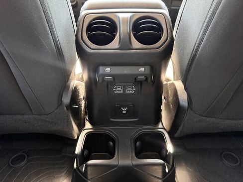 Used 2022 Jeep Wrangler Unlimited Sahara w/ LED Lighting Group AWD/4WD image 27