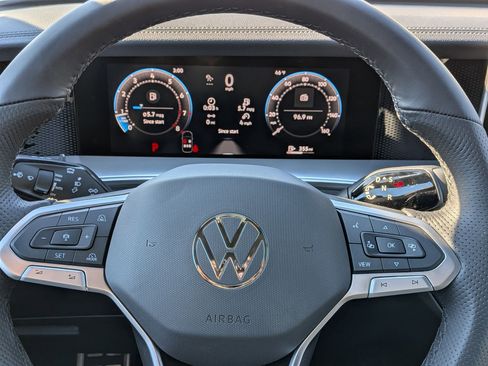 New 2026 Volkswagen Tiguan SE R-Line FWD image 20