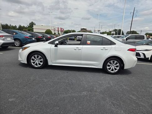 Certified 2025 Toyota Corolla LE FWD image 4