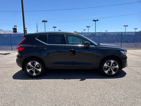 Certified 2025 Volvo XC40 B5 Core w/ Climate Package AWD/4WD image 7