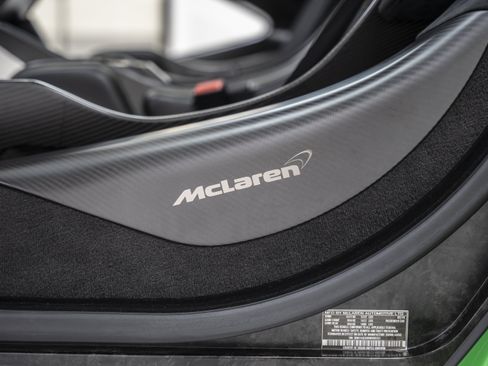 Used 2019 McLaren Senna RWD image 33