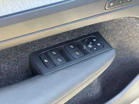 Used 2023 Volvo XC40 B5 Plus w/ Climate Package AWD/4WD image 23