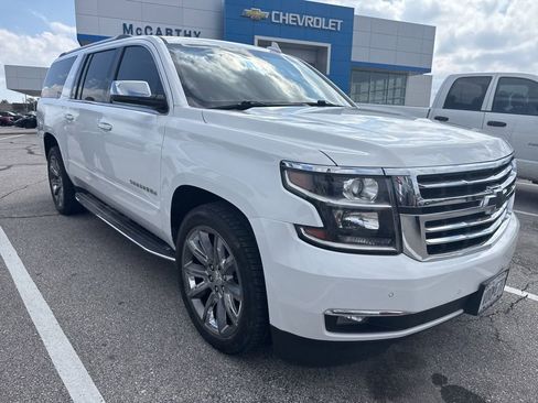 Used 2017 Chevrolet Suburban Premier image 2