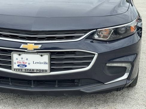 Used 2017 Chevrolet Malibu LT FWD image 10