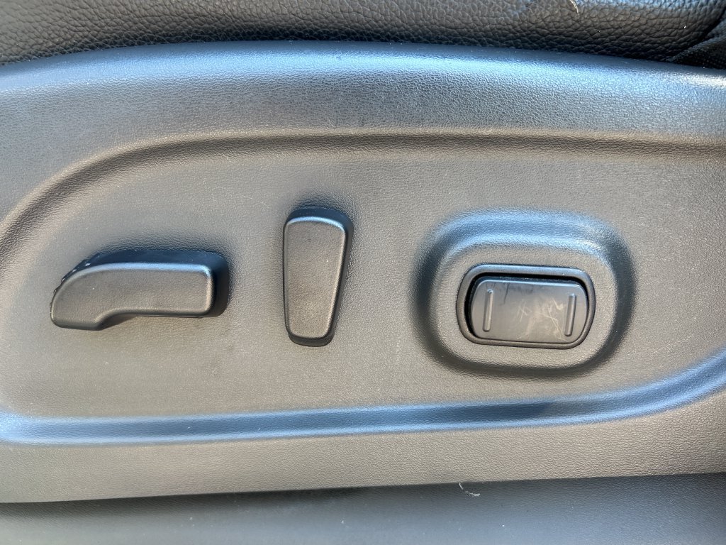 Used 2021 Nissan Titan PRO-4X w/ Pro-4x Convenience Package AWD/4WD image 16