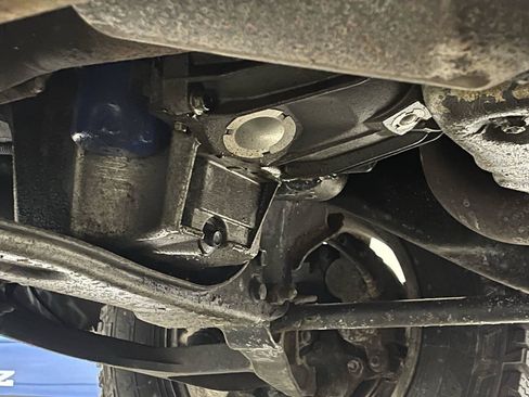 Used 2002 Chevrolet Avalanche 1500 4dr 4WD Crew Cab SB w/ Off-Road Suspension Pkg image 37